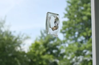 How one can Take away Damaged 3M Command Strips | Thrifty Decor Chick