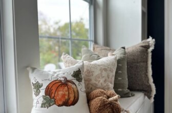 DIY Seasonal Pillows From Placemats and Table Runners | Thrifty Decor Chick