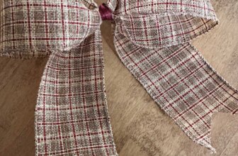 How to Make Fluffy DIY Christmas Bows | Thrifty Decor Chick