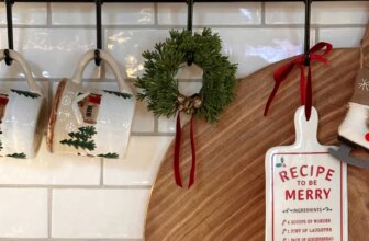 Upgrade Plain Christmas Wreaths With These Inexpensive DIYs | Thrifty Decor Chick