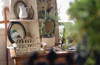 A Cozy Michigan Weekend: Vintage Shopping in an Old Schoolhouse!