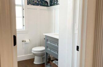 A Pretty Window DIY and Finishing Touches in the Powder Room | Thrifty Decor Chick